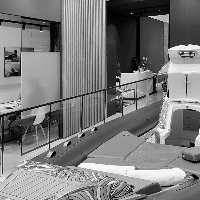 Barca nello stand Lomac alla fiera Boot di Dusseldorf